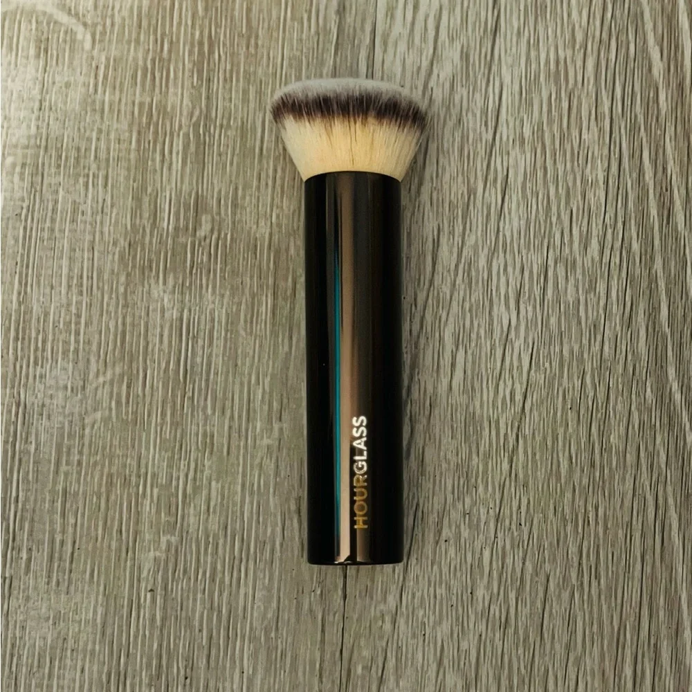 Hourglass Vanish Seamless Finish Foundation Brush